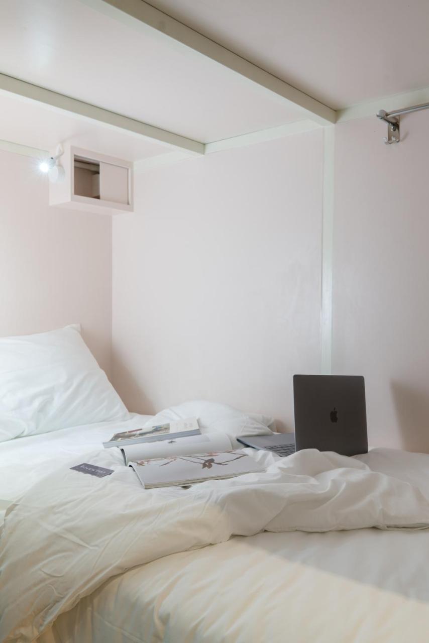 Temmu Co-Living Vandrehjem Bandung Eksteriør billede
